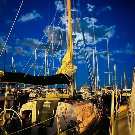 Cosy And Homey Houseboat Castelldefels * ברצלונה
