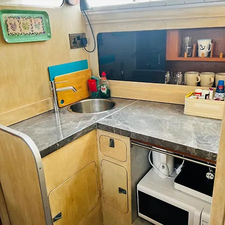 Cosy And Homey Houseboat Castelldefels ברצלונה