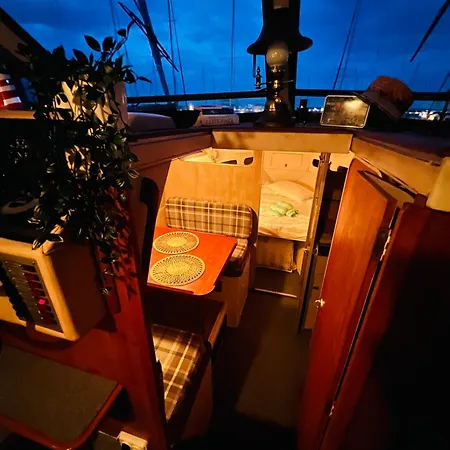 Cosy And Homey Houseboat Castelldefels ספינת מלון