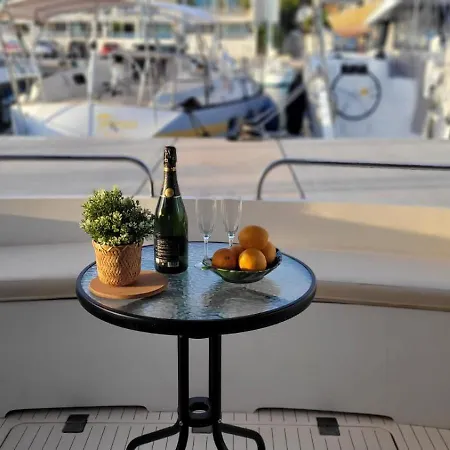 Cosy And Homey Houseboat Castelldefels ספינת מלון *